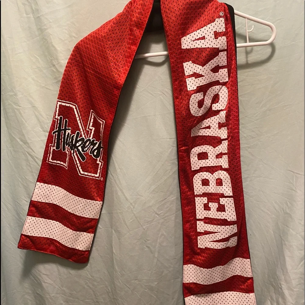 EUC Nebraska Huskers-scarf with pocket